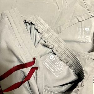 Figs grey scrubs top is medium bottom is small regular yolas